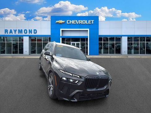 Used 2025 BMW X7 xDrive40i w/ M Sport Package AWD/4WD image 9