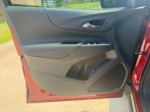 Used 2024 Chevrolet Equinox RS FWD image 25