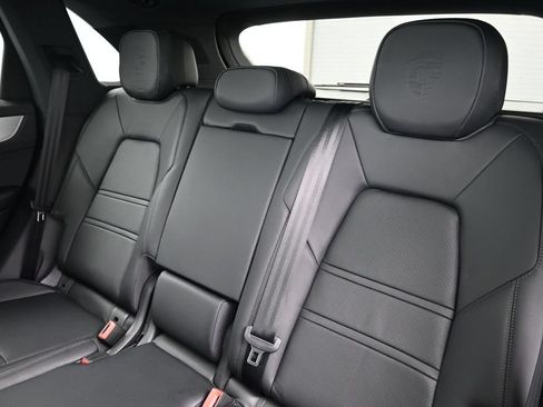Used 2026 Porsche Cayenne AWD/4WD image 6