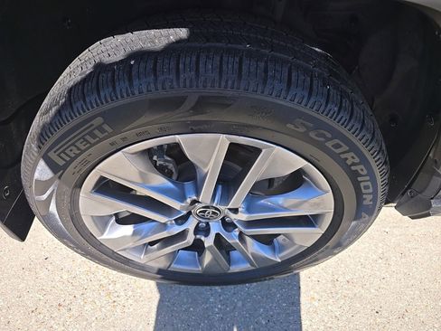 Used 2022 Toyota RAV4 XLE Premium image 44