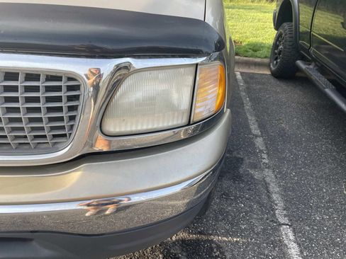 Used 2000 Ford Expedition XLT AWD/4WD image 11