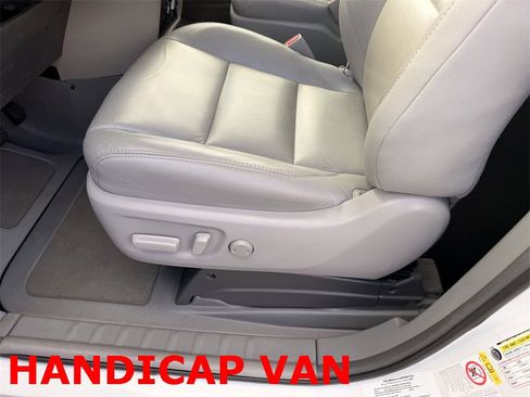 Used 2018 Toyota Sienna XLE Premium image 12
