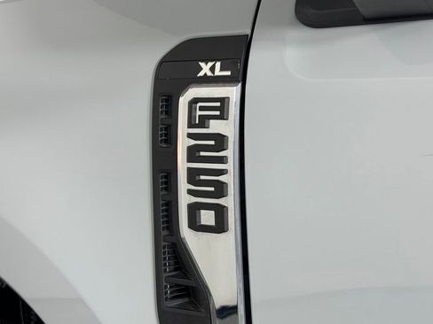 Used 2025 Ford F250 XL w/ FX4 Off-Road Package image 13