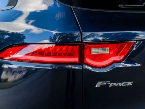 Used 2017 Jaguar F-PACE Premium image 16