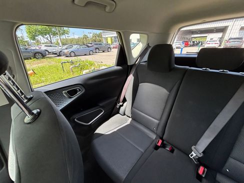 Used 2025 Kia Soul LX w/ LX Technology Package FWD image 35