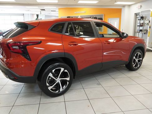Used 2024 Chevrolet Trax RS FWD image 11