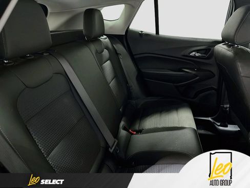 Used 2024 Chevrolet Trax LT w/ LT Convenience Package FWD image 28