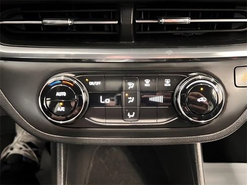 Used 2025 Buick Envista Preferred image 24