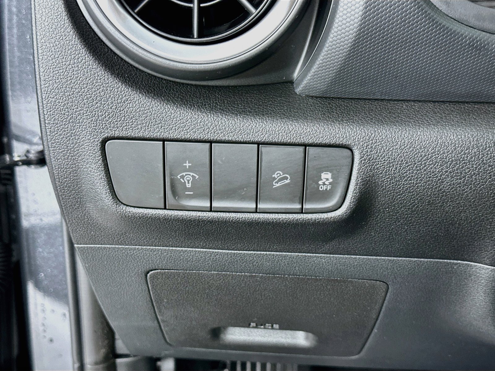 Certified 2022 Hyundai Kona Limited FWD image 12