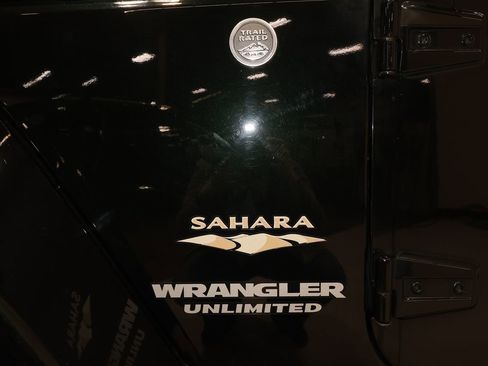 Used 2012 Jeep Wrangler Unlimited Sahara w/ Connectivity Group image 21