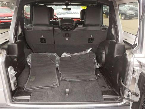 Used 2019 Jeep Wrangler Unlimited Rubicon w/ Uconnect 4C Nav & Sound Group image 29