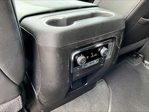 Used 2025 GMC Yukon AT4 w/ AT4 Premium Package AWD/4WD image 31