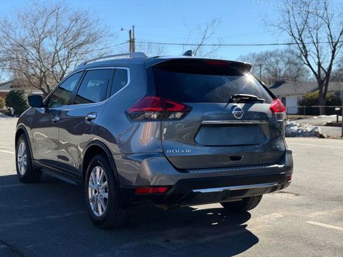 Used 2017 Nissan Rogue SV FWD image 4