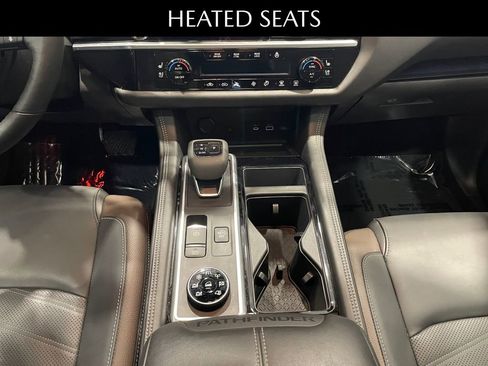 Used 2024 Nissan Pathfinder Platinum image 10