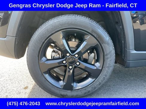 Certified 2023 Jeep Grand Cherokee Altitude AWD/4WD image 10