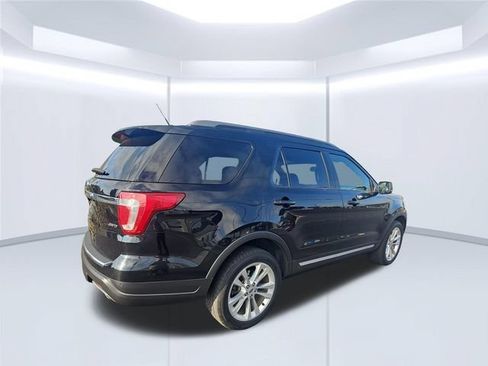 Used 2018 Ford Explorer XLT w/ Equipment Group 202A AWD/4WD image 5