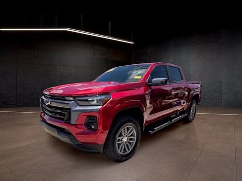 Used 2024 Chevrolet Colorado LT w/ LT Convenience Package III RWD image 3