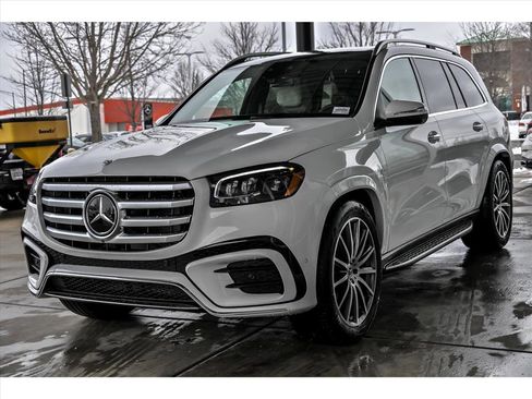 New 2026 Mercedes-Benz GLS 580 4MATIC image 5