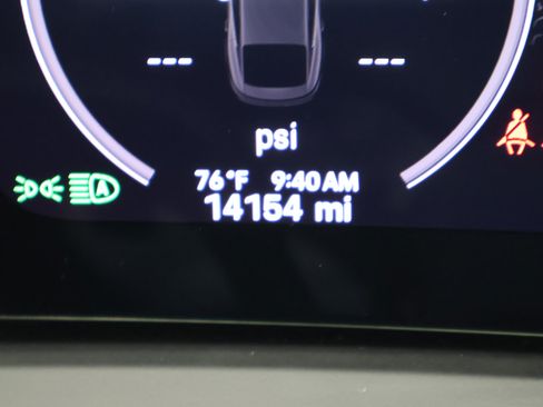 Used 2024 Porsche Panamera image 18