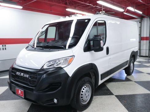 Used 2025 RAM ProMaster 2500 w/ Convenience Group FWD image 5
