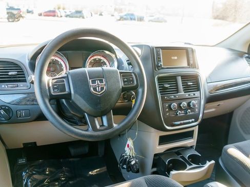 Used 2019 Dodge Grand Caravan SE image 16