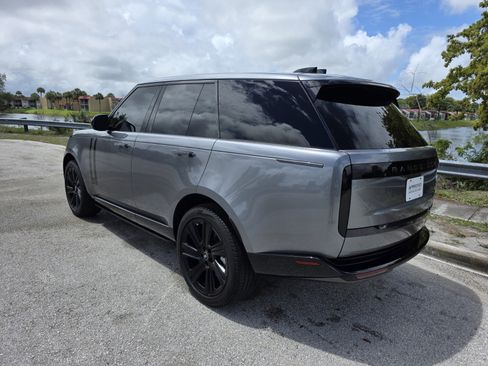 Certified 2023 Land Rover Range Rover SE image 2