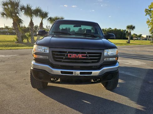 Used 2004 GMC Sierra 2500 W/T image 2