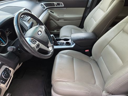 Used 2015 Ford Explorer XLT w/ Equipment Group 202B image 9