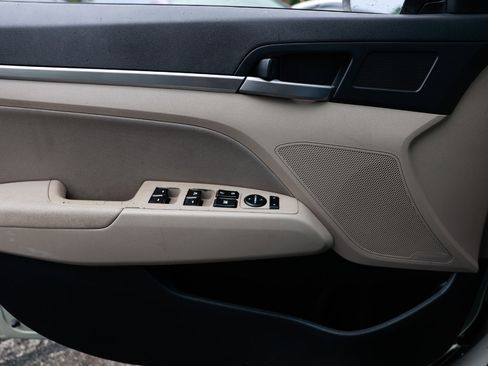 Used 2017 Hyundai Elantra SE w/ SE A/T Tech Package 03 image 40