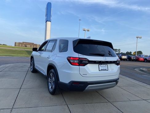 Used 2025 Honda Pilot EX-L image 9