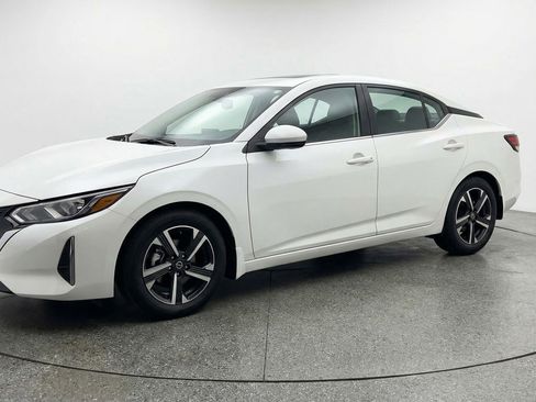 Used 2025 Nissan Sentra SV image 3