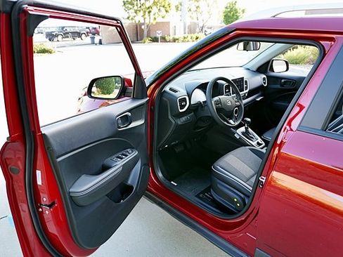 New 2025 Hyundai Venue Limited image 42