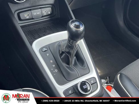 Used 2023 Hyundai Venue Limited FWD image 24