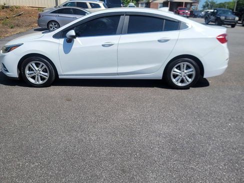 Used 2017 Chevrolet Cruze LT image 8