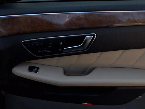 Used 2013 Mercedes-Benz E 350 Sedan image 23