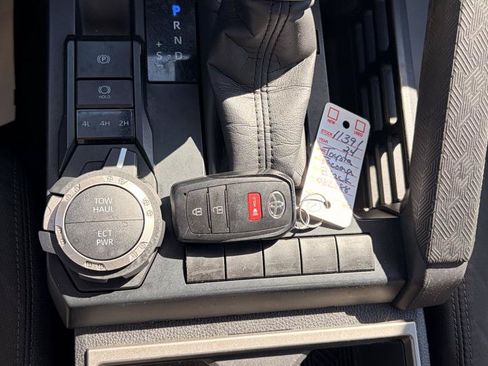Used 2024 Toyota Tacoma SR5 AWD/4WD image 22
