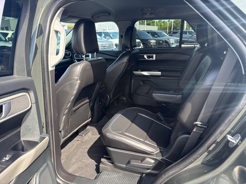 Used 2023 Ford Explorer XLT w/ Equipment Group 202A AWD/4WD image 18
