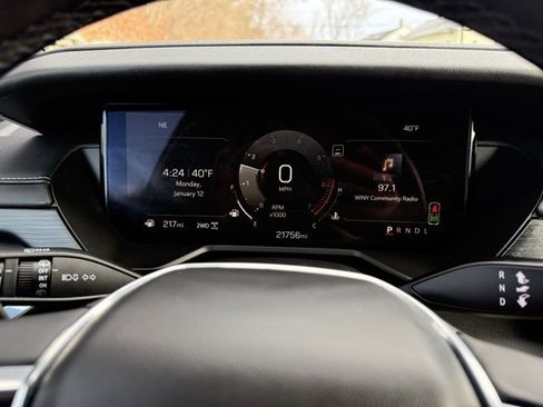 Used 2025 GMC Acadia Elevation image 8