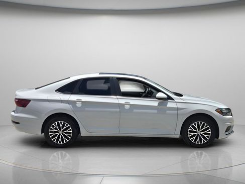 Used 2020 Volkswagen Jetta SE w/ SE Cold Weather Package FWD image 4