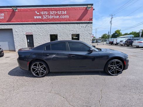 Used 2019 Dodge Charger SXT image 5