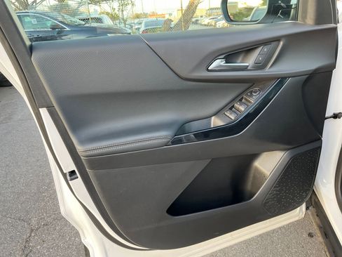 Used 2025 Chevrolet Equinox LT image 18