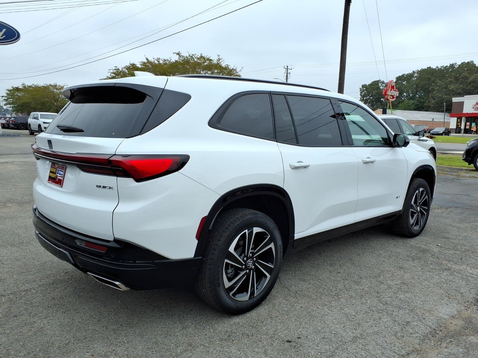 Used 2025 Buick Enclave Sport Touring FWD image 4