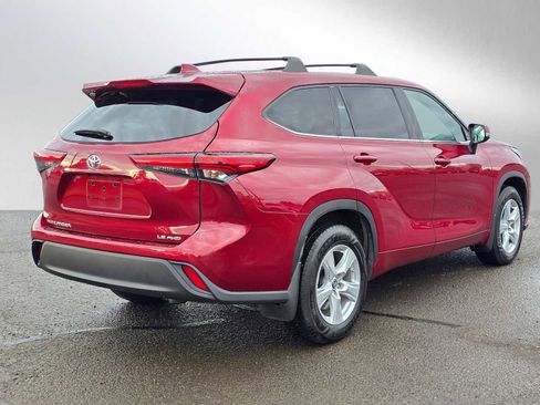Certified 2020 Toyota Highlander LE image 3