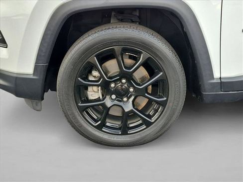 Used 2024 Jeep Compass Latitude w/ Convenience Group AWD/4WD image 23