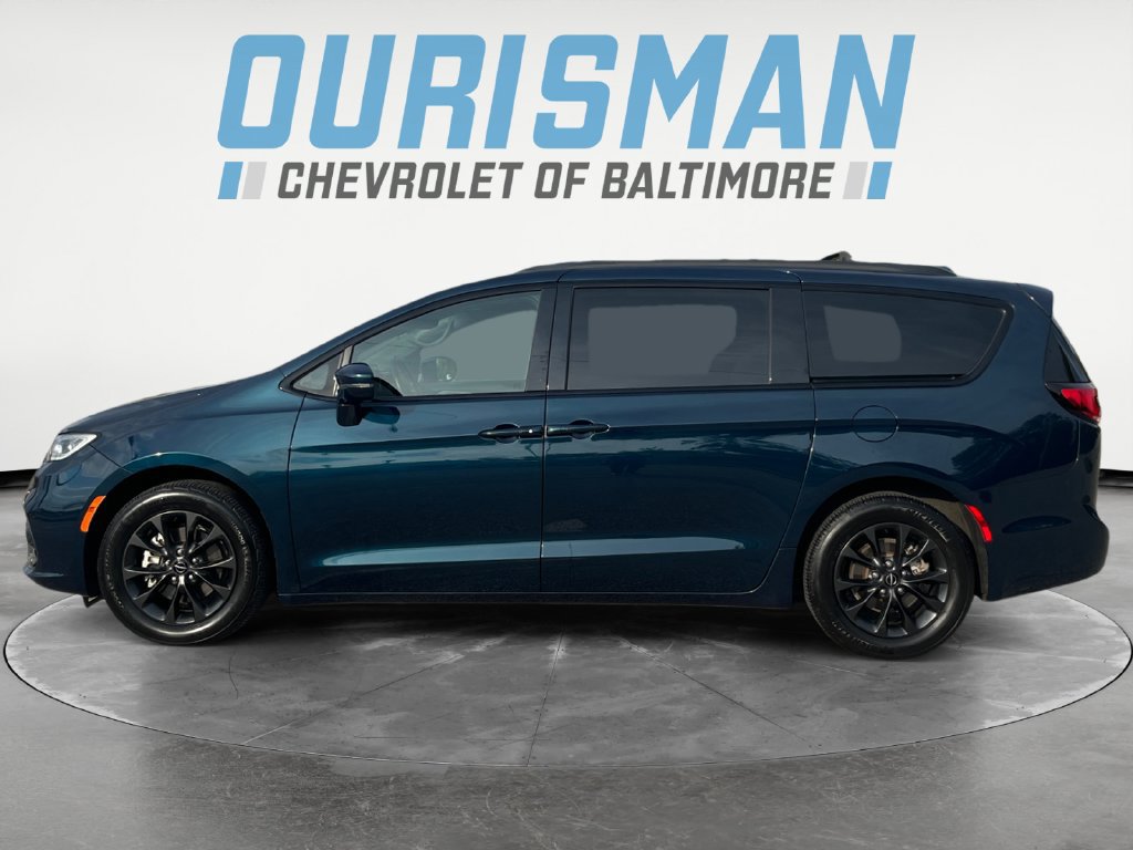 Used 2021 Chrysler Pacifica Touring w/ S Appearance Package FWD image 3