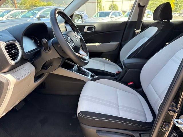 Used 2026 Hyundai Venue SEL FWD image 23