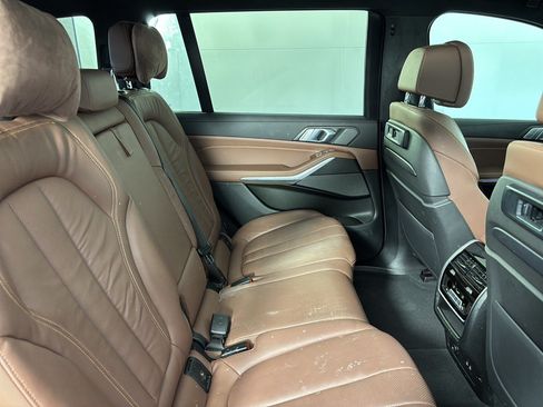 Used 2021 BMW X7 xDrive40i w/ M Sport Package AWD/4WD image 29