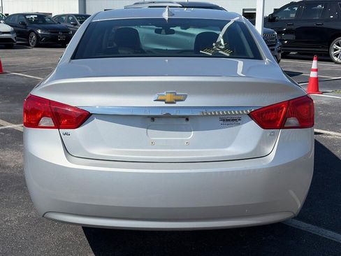 Used 2017 Chevrolet Impala LT FWD image 3