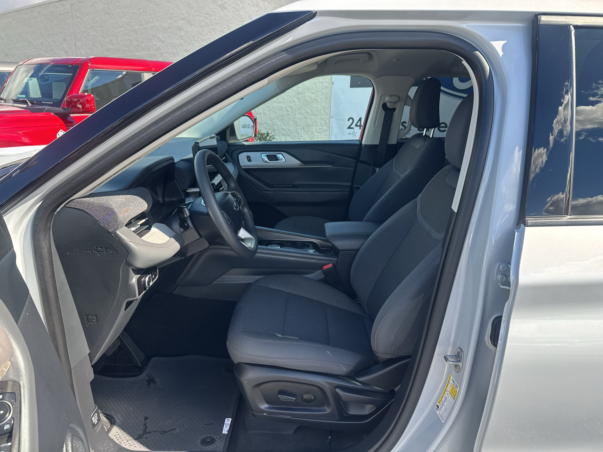 Used 2026 Ford Explorer Active RWD image 8