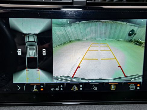 Used 2025 GMC Sierra 1500 AT4 w/ Technology Package image 22